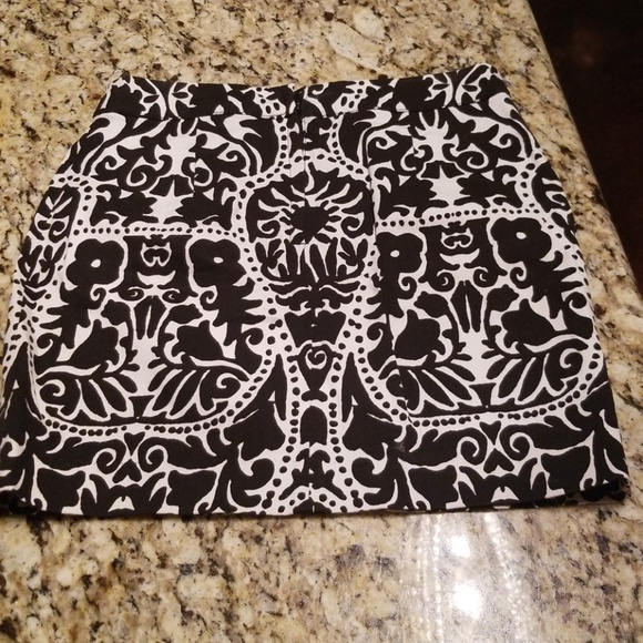 H&M Aztec Print Black/White Mini Skirt - Picture 2 of 4